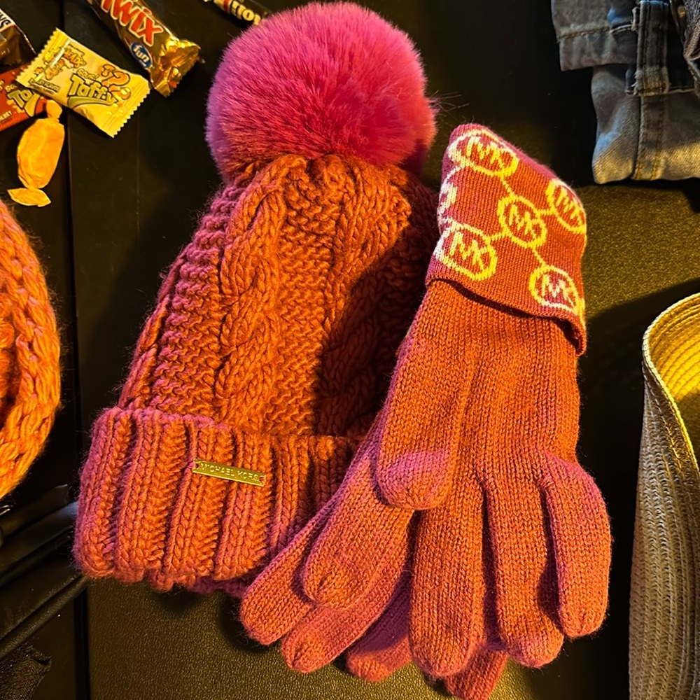 MK Gloves And hat Set